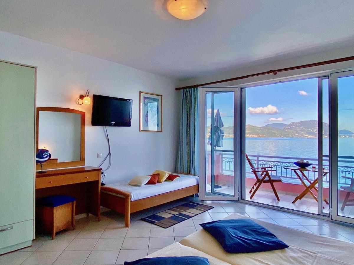 Seafront Villa Ourania Mesongi Exterior photo
