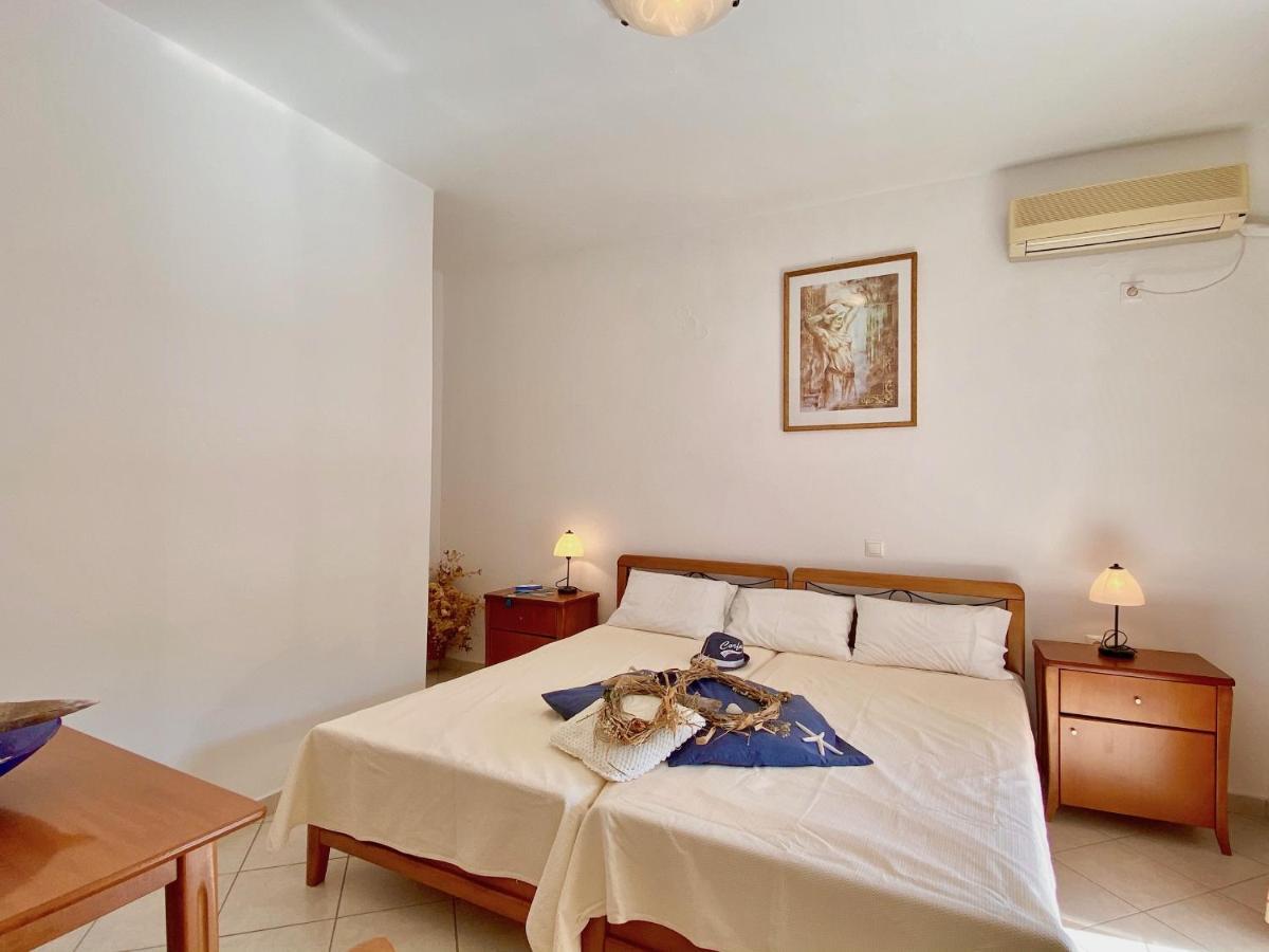 Seafront Villa Ourania Mesongi Exterior photo